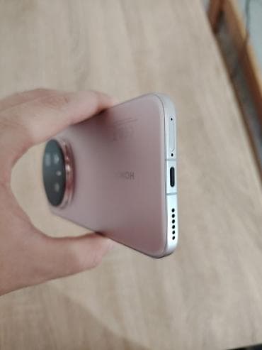 prodajem frizider: Na prodaju Honor Magic 8 pro u odličnom stanju. Vraćen na fabrička — 8