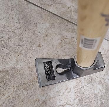 sat na struju: Čekić – zidarski/tesarski tip sa dugom drškom - Brend: LUX TOOLS — 1