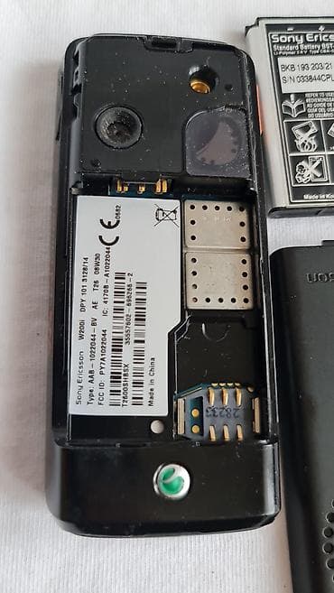 slušalice jednorog: Sony Ericsson W200i Walkman telefon - Model: W200i (oznaka na — 4