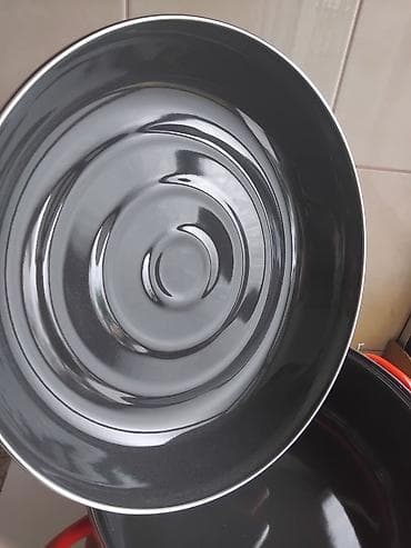 metalac vakum posude: Emajlirani okrugli Metalac pekač lux, 26cm, 4.8l — 3