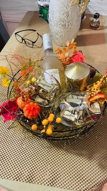 Prehrambeni proizvodi: Poklon aranžmani – luksuzne korpe i box setovi - Ručno aranžirane — 7