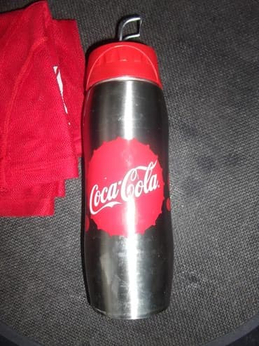 vil i grejs online sa prevodom: Cocacola predmeti kao sa slika ima ih more. Zainteresovanima — 8