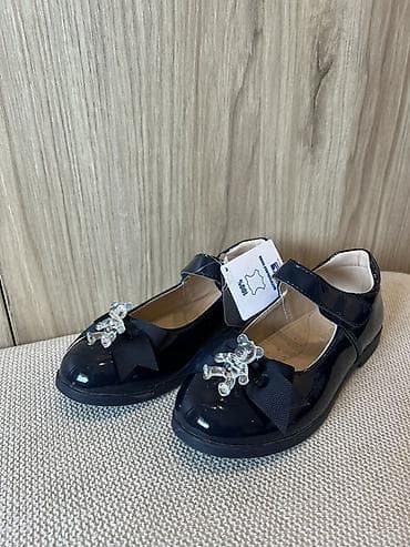 kragujevac obuca: Dečije lakovane cipelice – tamnoplave, sa kaišićem na čičak. - — 2