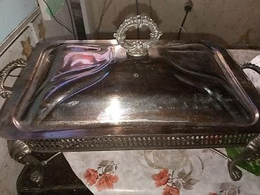 kompresor za balone: Srebrni poslužavnik/čafing-dish sa poklopcem i stalkom - Materijal — 3