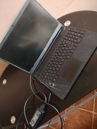 Na prodaju NEISPRAVAN hp lap top, prosipana tecnost na njemu pa ne