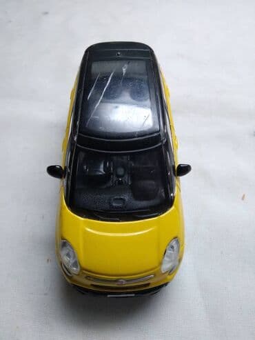 sinsay skafander za devojcice: Burago Fiat 500 L China,naprsao krov — 2