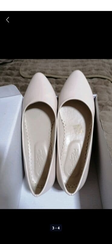 Ballet shoes, 37