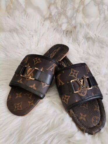 najk papuče: Papuce 1.700
Kompleti 2.900 — 1