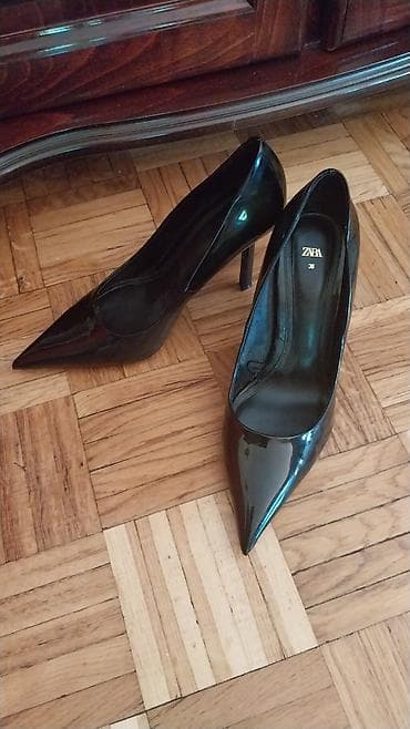 Zara crne klasične salonke 38broj. Nošene samo jednom, nove! Udobne