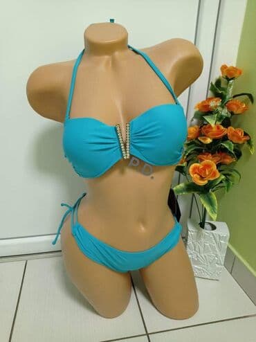 Veličine 38, 42, 44
Cena 1700 din na lalafo.rs Veličine 38, 42, 44
Cena 1700 din