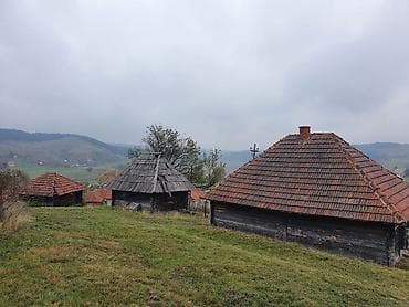 kovin prodaja kuca: Na prodaju 12 km od centra Zlatibora plac površine 40 ari sa drvenom — 5
