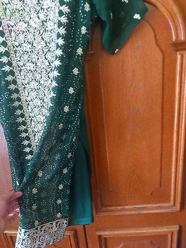 crveni sako muski: Zelena tunika/haljina etno stila sa bogatom vezom - Boja: tamnozelena — 2