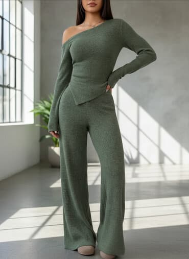 Suits: L11. Komplet
Mekana trikotaža
Cena : 2.600 dinara — 1