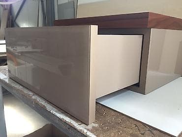 stender za garderobu forma ideale: Moderan zidni element / noćni ormarić - Dizajn: minimalistički kubus — 5