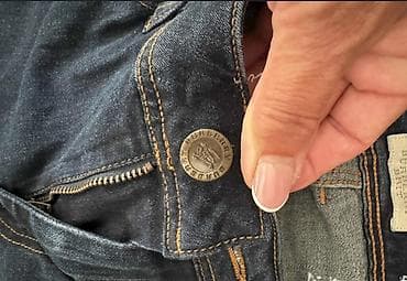 nema predaje 2: BURBERRY original farmerke, tanje sa elastiniom, veličine 28 — 4