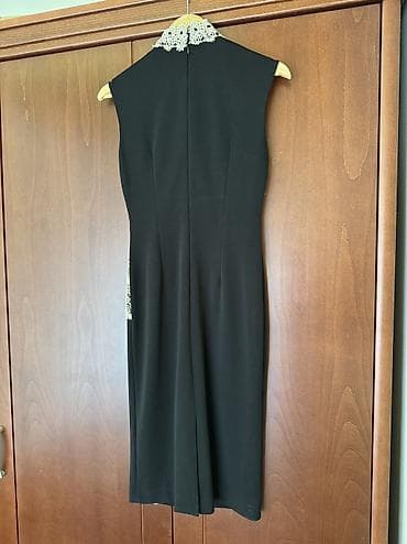 haljine mango: Elegantna crna midi haljina bez rukava sa asimetričnim čipkanim — 5