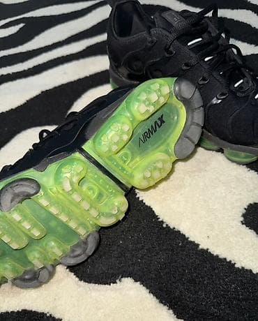 sanel patike zenske: Nike Air VaporMax Plus patike Patike dolaze u kutiji, broj 42,5 Kao — 2