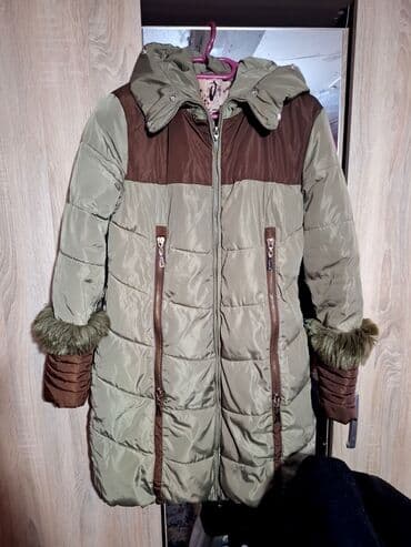 kaputi max mara: Zimska ženska jakna, duga, u maslinasto‑zelenoj i braon boji. - — 1