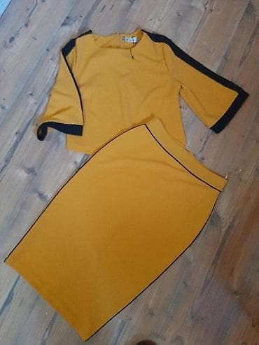 Dvocdelni ženski komplet u boji senfa sa crnim detaljima. - Gornji