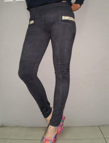 unikatne lepeze: Pantalone premekani velur elastin predivne unikatne
Vel S-M
Povoljno — 3