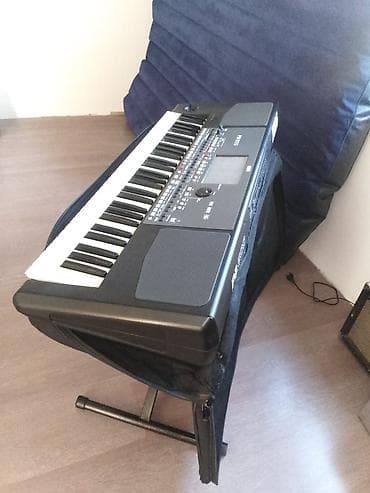 Klavijatura u perfektnom stanju kao nova je pre 4 god kupljena u sky