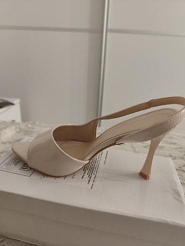gerry weber nova kolekcija: NOVO. Elegantne ženske sandale na štiklu u nude/bež nijansi. Model je — 3