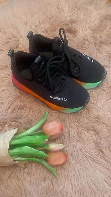 Balenciaga patike preudobne akcija 2500 din na lalafo.rs Balenciaga patike preudobne akcija 2500 din