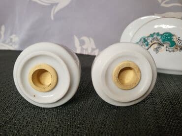 vojni set za jelo: Set nov salnik i drzac za salvete Apulum porcelan 70te.god. Nov set — 7