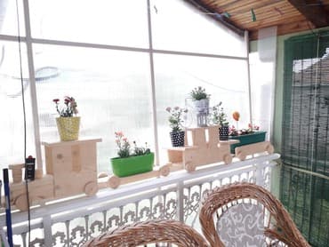 jelkice od kartona: Ovo rucno napravljena vozic od cistog drveta. Bez cveca.   Ne — 2