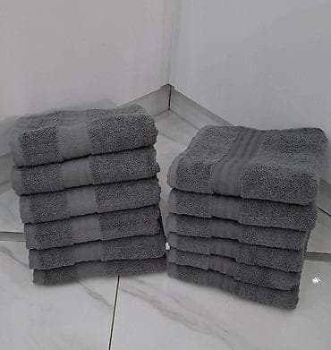 jastucnice 60x60: Set peškira – pamučni frotir

Peškiri
100x50 
12kom. 3200

T — 2