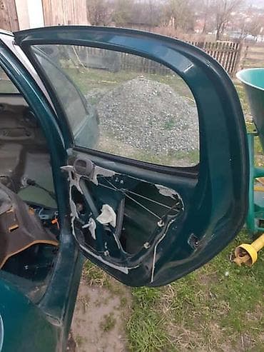 kamera za auto: VRATA ZA PEUGEOT 206 | Vrata za peugeot 206 maslinasto zelena.Imam — 3