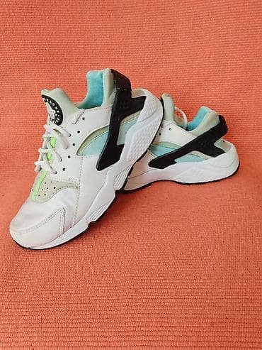 nike 39: NIKE HUARACHE RUN I patike broj 40, kao br 39 Duzina unutrasnjeg — 9