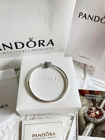 Privesci za ključeve: Pandora narukvica sa privescima – originalni set - Brend: PANDORA - — 9