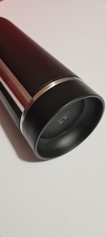 Sobne biljke: Nespresso Nomad termo putna šolja u crnoj boji.  Predmet nije nov, ali — 8