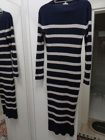 Skafanderi: Rebrasta pletena haljina na pruge - Model: uska, midi dužina - — 1