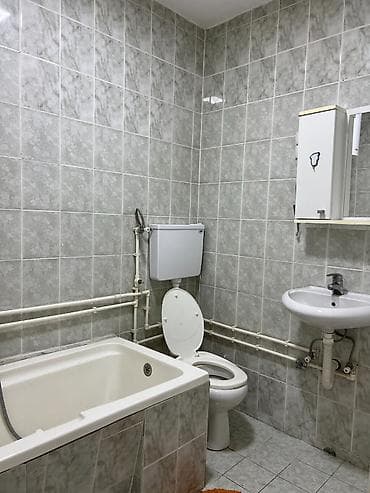 oglasi prodaja kuca: Izdajem garsonjeru u ulici Nikole Grulovica 4b u centru naselja. Stan — 2