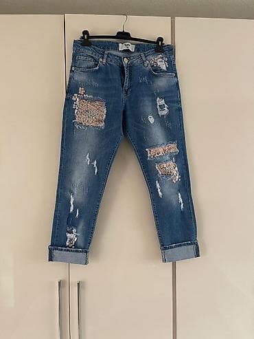 cameleon pantalone: Ženske garderoba – dva komada: 1) Farmerke sa dekorativnim — 1