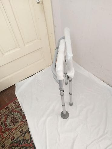 polovne medicinske torbe: Aluminijumska hodalica-setalica bez tockova, doneta iz Svajcarske — 6