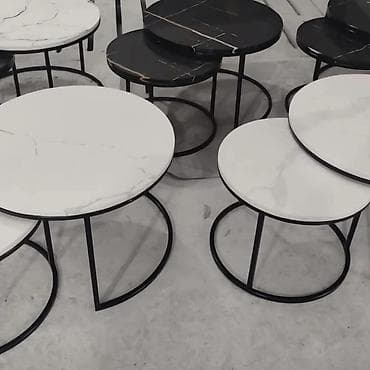 15.000: Klub sto, set od dva stocica za dnevnu sobu. Cena: 8600 din Moderni i — 3