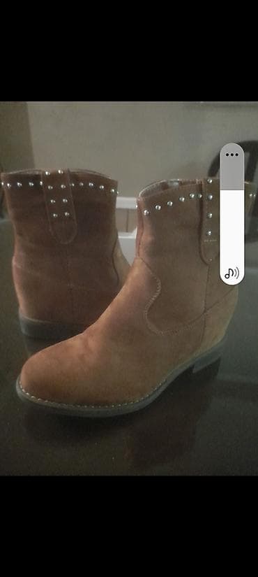 cizme bata: Nove zenske braon cizme do gleznja broj 37 - Model: kratke — 1