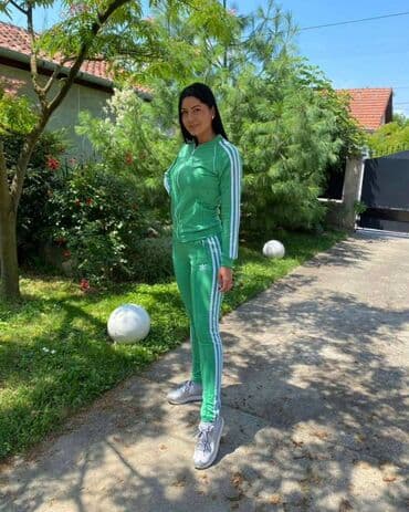 ženske pidžame c a: Adidas ženska trenerka

Novo
Mokra likra
Veličine s m l xl 2xl — 5