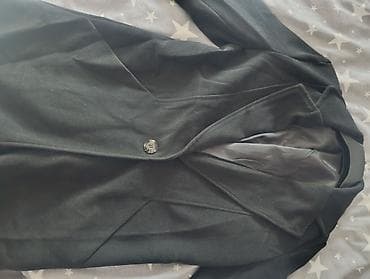 Sweatpants: Ženski crni kaput, klasičnog kroja sa jednim dugmetom napred. Revers — 1