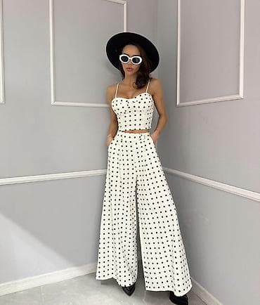 Dvodelni ženski komplet na tufne – top + pantalone širokih nogavicama