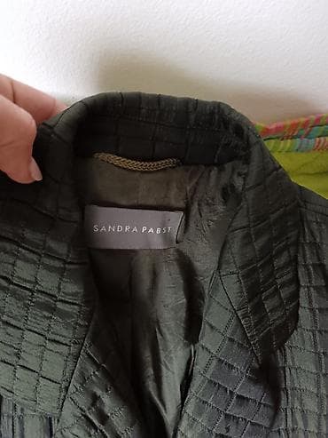 Elegantni ženski blejzer sa teksturom kockica - Boja: tamno — 3