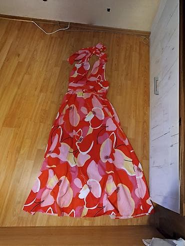 Duga letnja haljina sa floralnim printom - Kroj: lepršava maxi na lalafo.rs Duga letnja haljina sa floralnim printom - Kroj: lepršava maxi