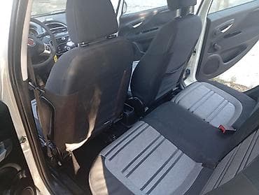 nosač za bicikle: Fiat Punto 5 vrata – bele boje Karoserija i spoljašnjost: - Hečbek sa — 8