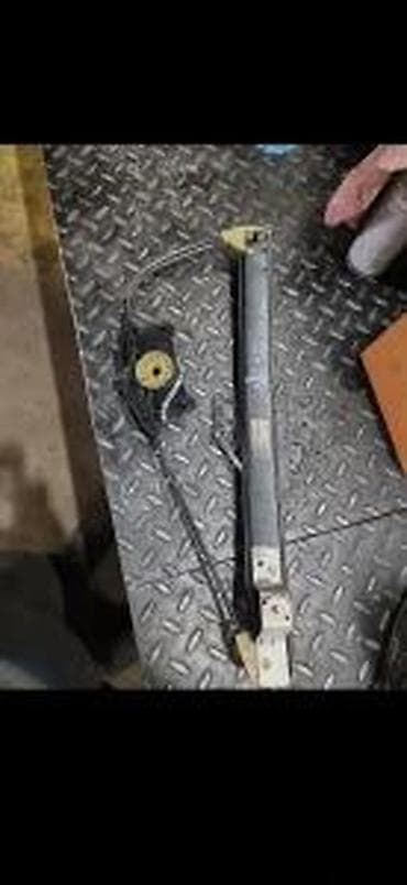 moj auto: AUDI Q3 DELOVI PODIZAC STAKLA ZADNNI DESNI 8U0839462 | Audi a1  a3 — 1