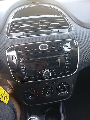 nosač za bicikle: Fiat Punto 5 vrata – bele boje Karoserija i spoljašnjost: - Hečbek sa — 9