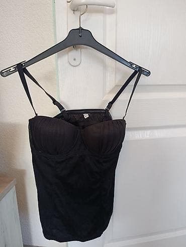 Crni korset/top sa korpicama - Boja: crna - Model: korset/top sa