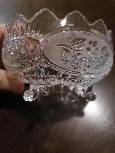 Sweatpants: Prodajem kristalnu bombonjeru iz 1972 godine
NOVO — 3